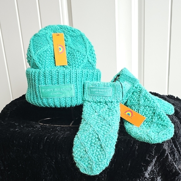 Kurt Geiger Green Cable Knit Hat and Gloves Set NWT - Picture 1 of 8
